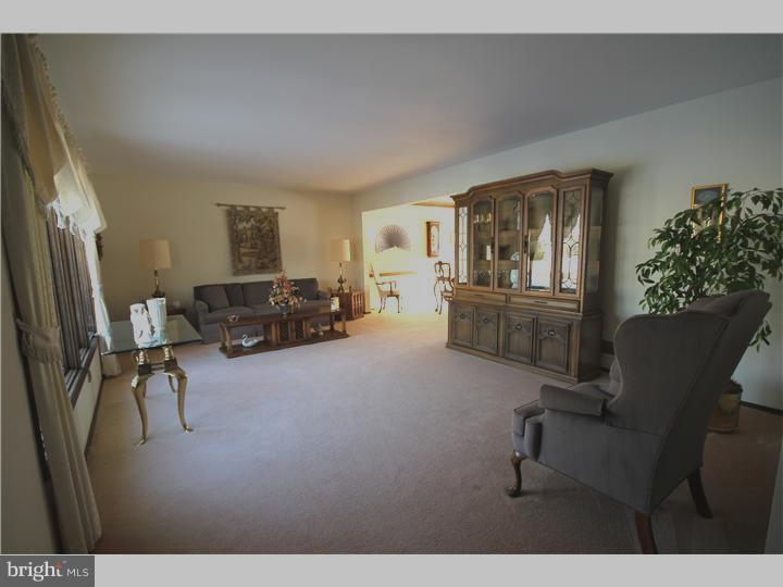 23 Peter Rafferty Drive Hamilton Square, NJ 08690 - Photo 3 of 18
