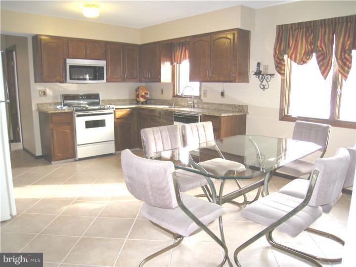 23 Peter Rafferty Drive Hamilton Square, NJ 08690 - Photo 10 of 18