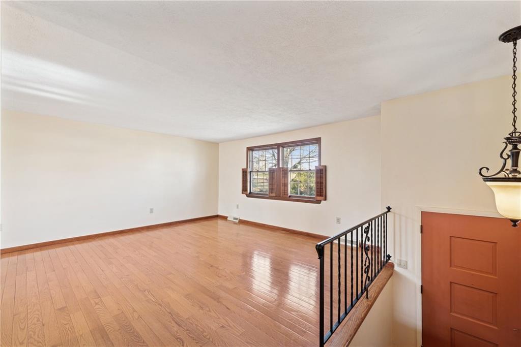 320 Malone Ridge Road Washington, PA 15301 - Photo 5 of 31 a view of a hallway with entryway