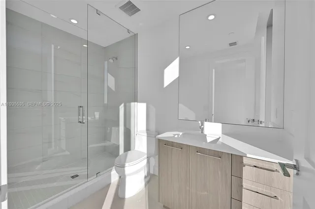 $30,000 | 151 North Seabreeze Boulevard, Unit 1701E, Fort Lauderdale, FL 33304