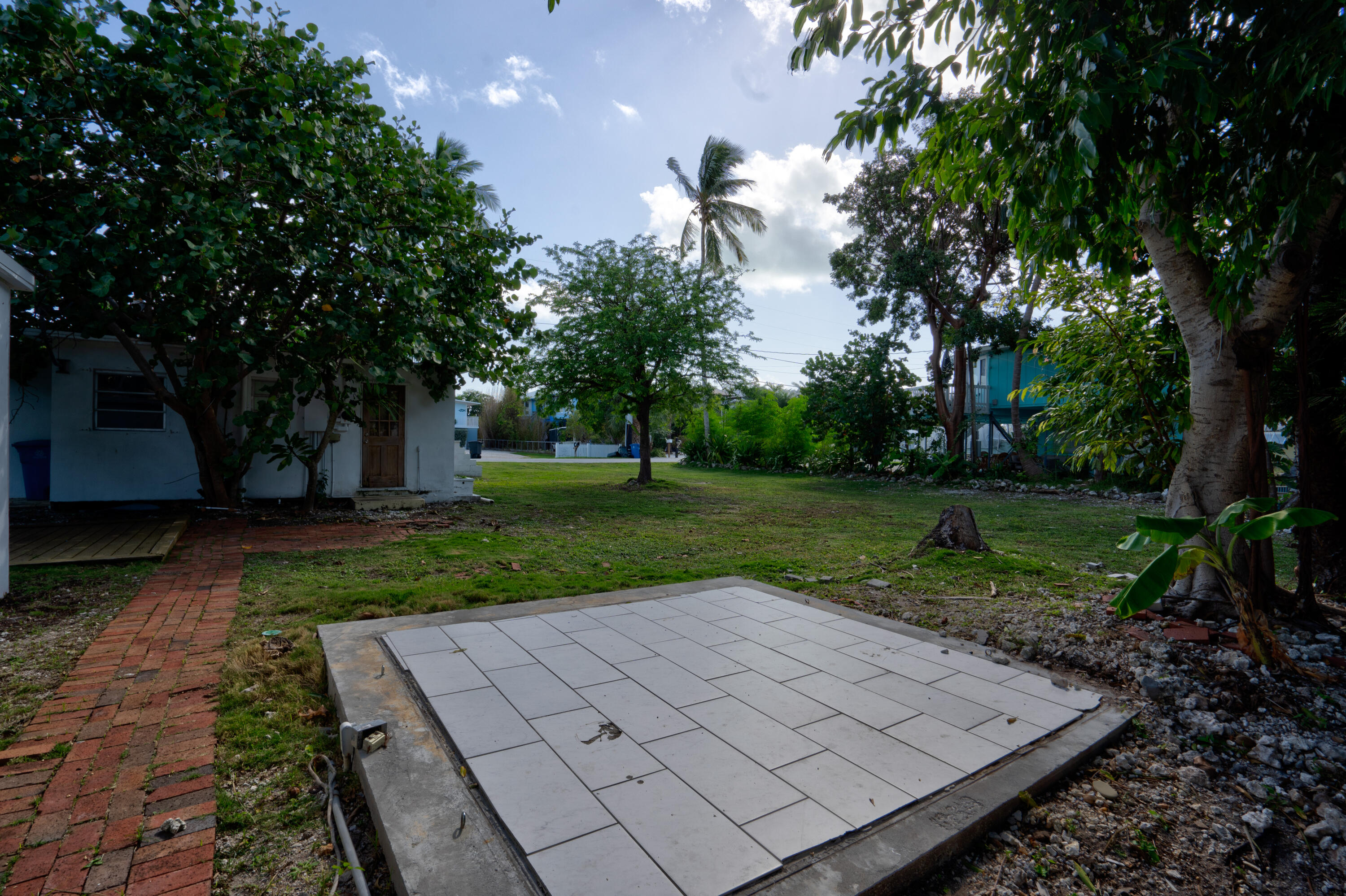 15 Seaside Avenue Key Largo, FL 33037 - Photo 31 of 55 a view of a backyard