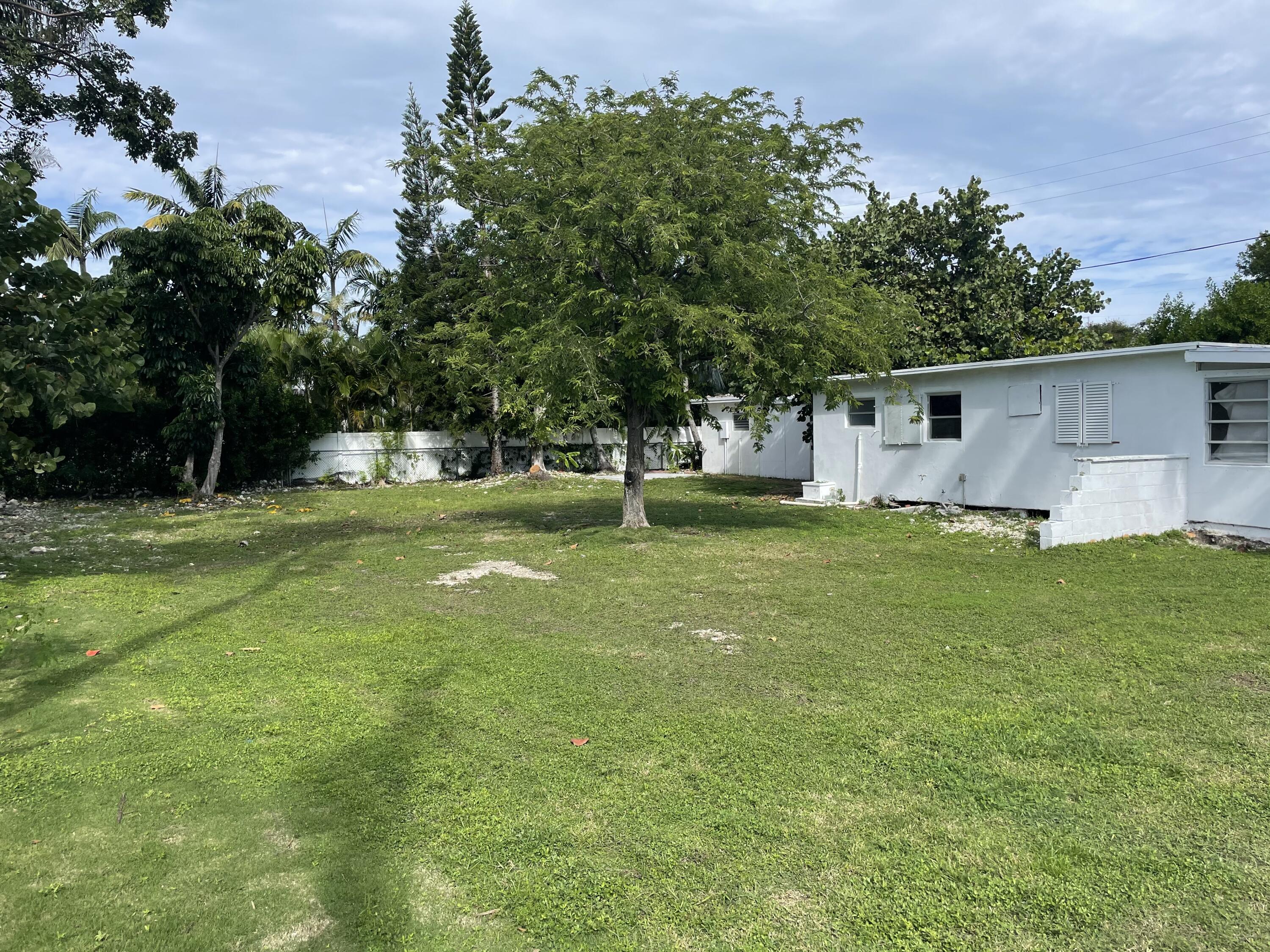 15 Seaside Avenue Key Largo, FL 33037 - Photo 6 of 55 a view of a house with a yard