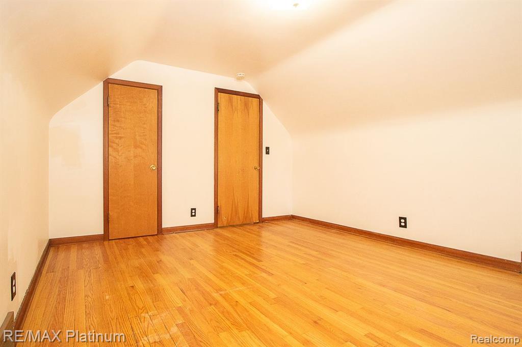 33166 Raphael Road Farmington Hills, MI 48336 - Photo 38 of 50