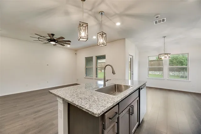 a picture of a bench in the wall