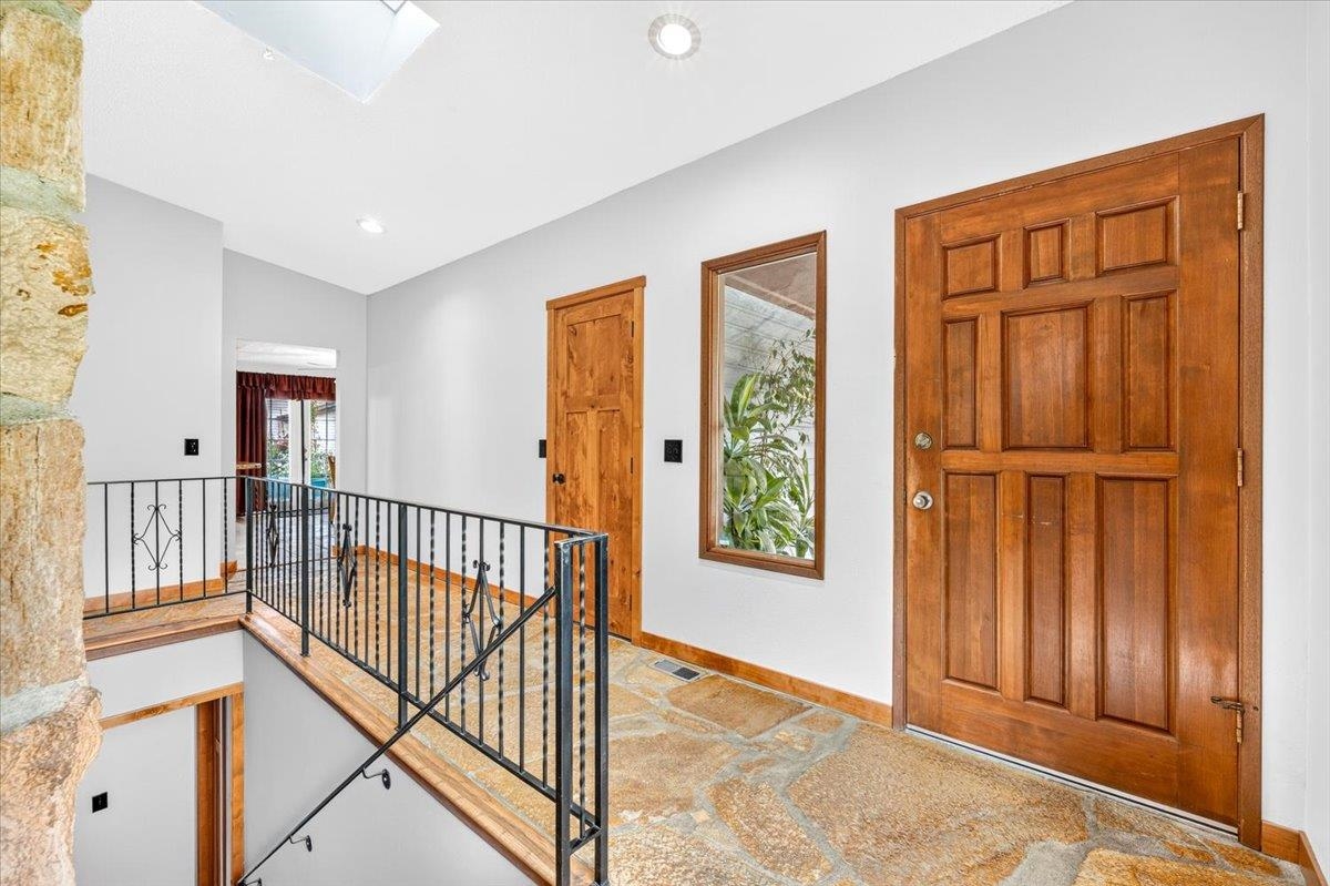 4504 East Lane Park Road Mead, WA 99021 - Photo 3 of 50 Gallery Image 3