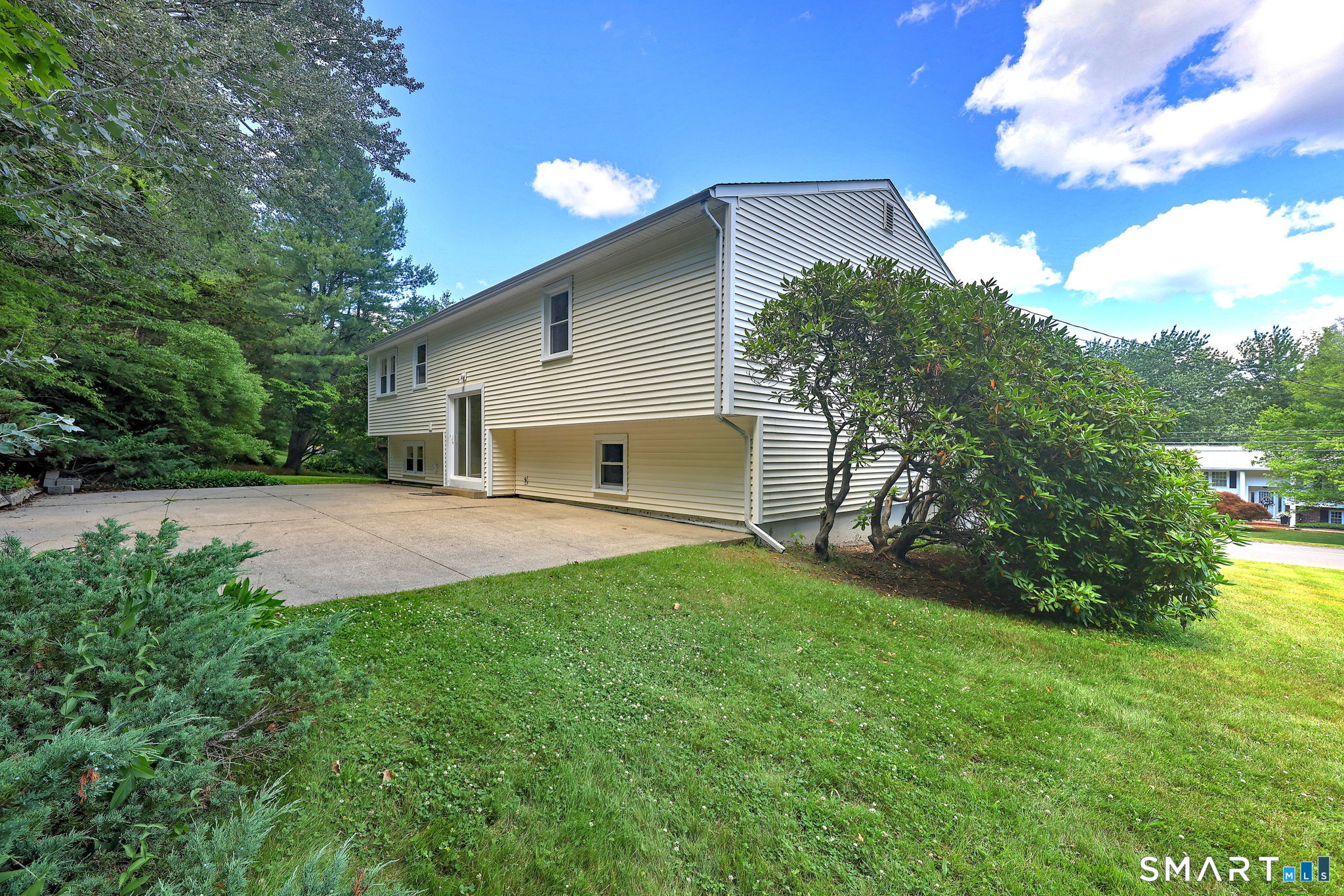 210 Cloudland Road North Haven, CT 06473 - Photo 9 of 40