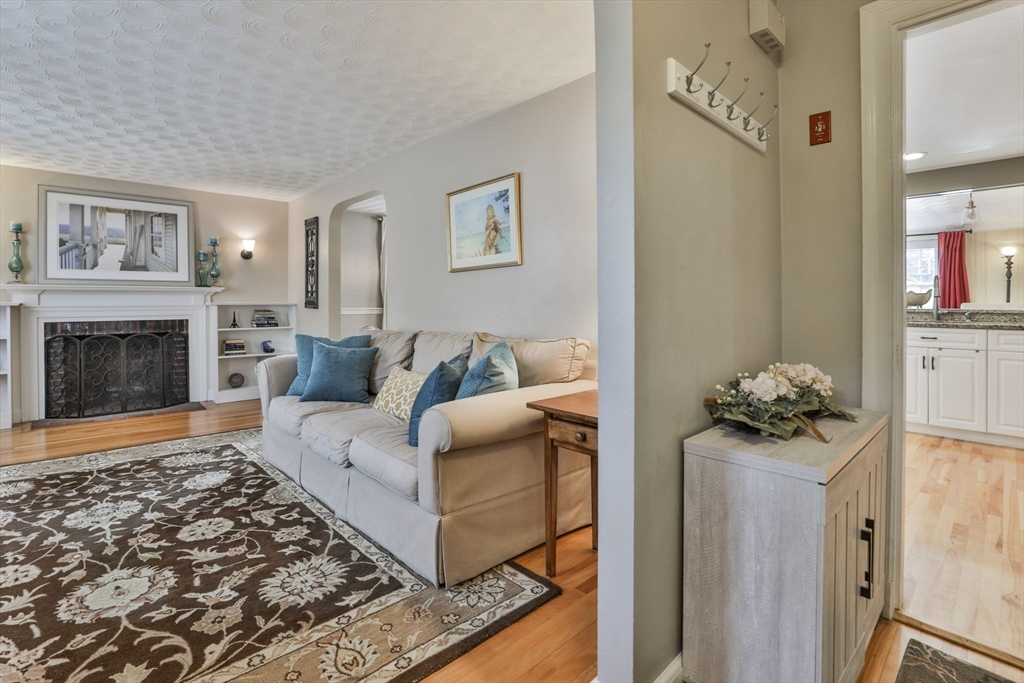 10 Converse Street Wakefield, MA 01880 - Photo 4 of 36