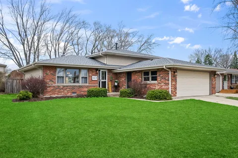 $475,000 | 840 East Marshall Court, Palatine, IL 60074
