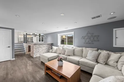 $475,000 | 840 East Marshall Court, Palatine, IL 60074