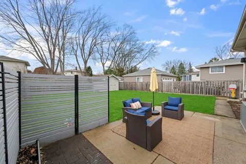 $475,000 | 840 East Marshall Court, Palatine, IL 60074