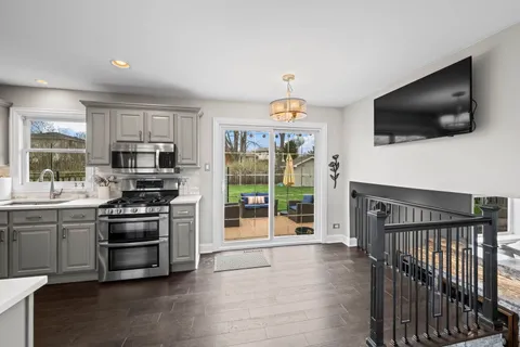 $475,000 | 840 East Marshall Court, Palatine, IL 60074