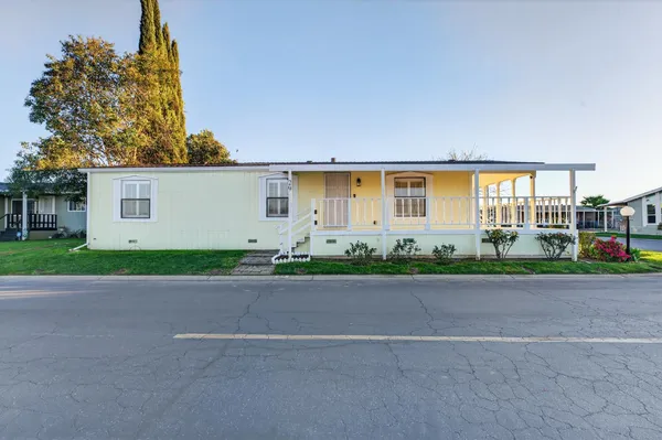 a front view of house with garage and yard