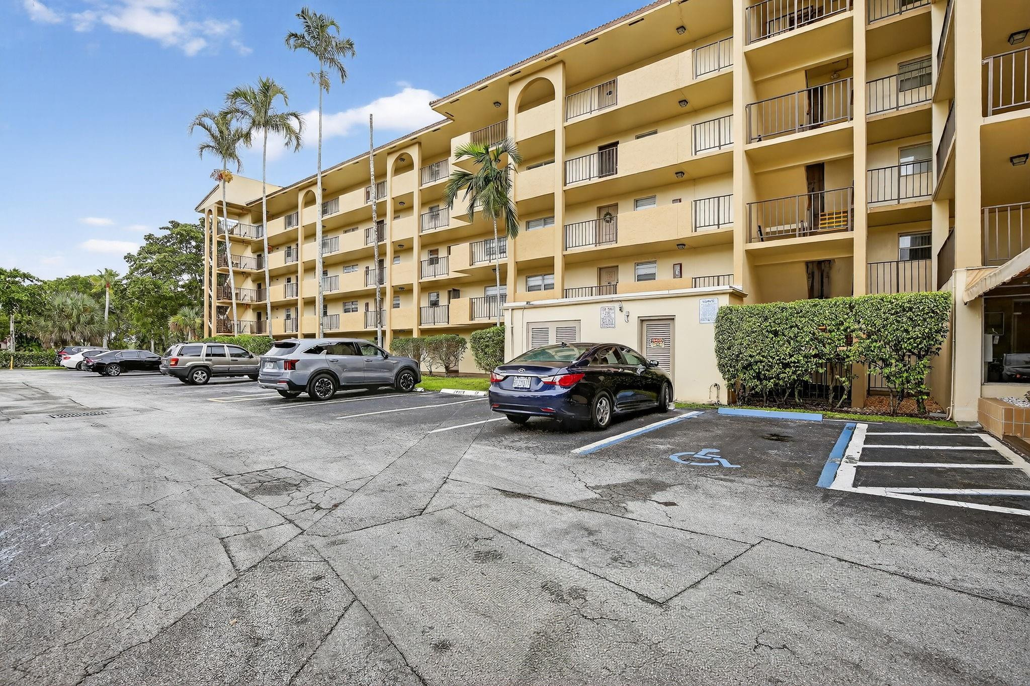 3905 North Nob Hill Road, Unit 201 Sunrise, FL 33351 - Photo 29 of 32 Photo 27