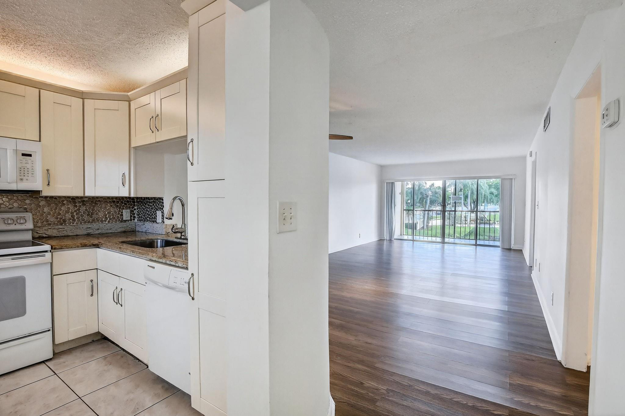 3905 North Nob Hill Road, Unit 201 Sunrise, FL 33351 - Photo 4 of 32 Photo 4