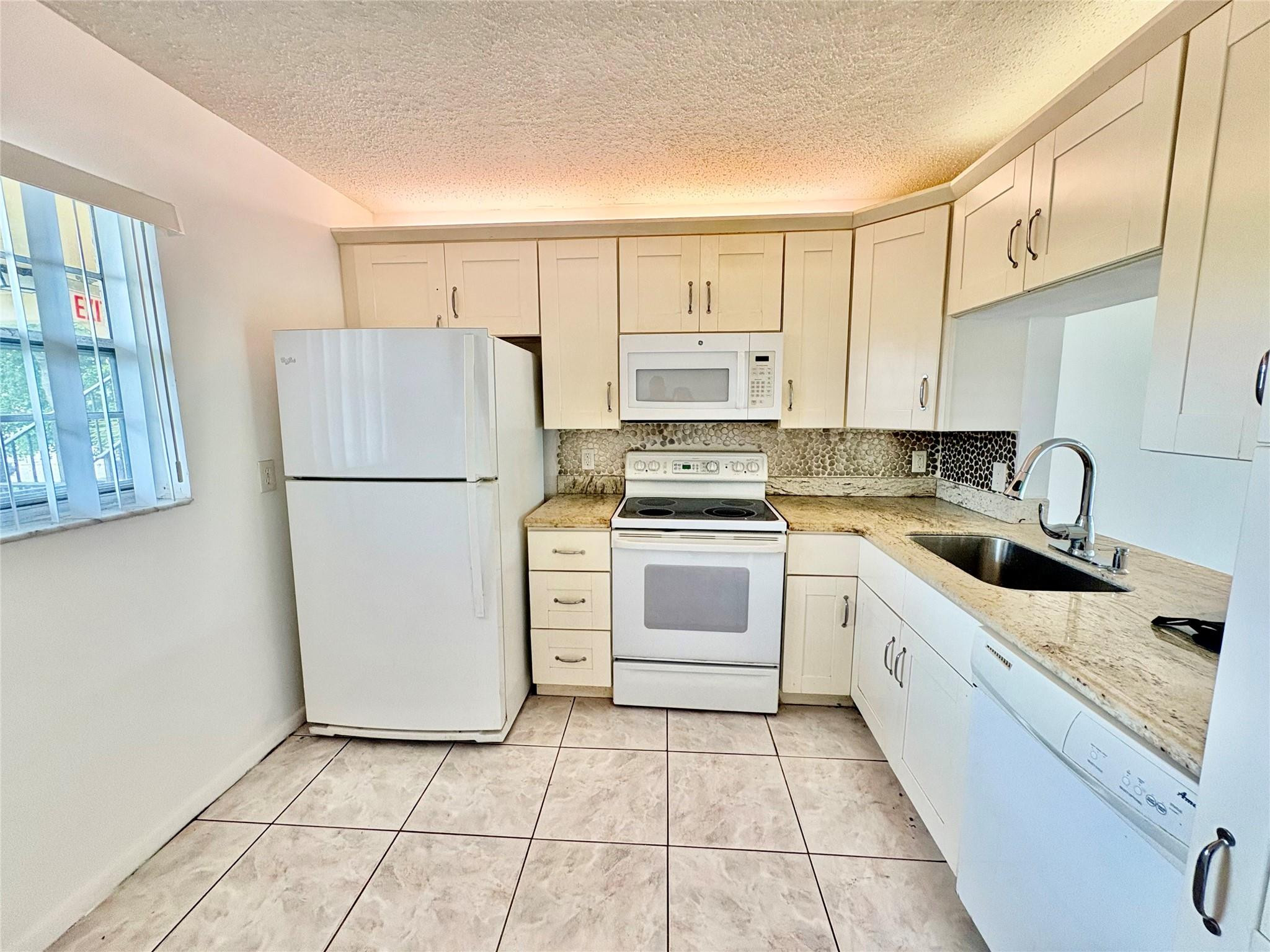 3905 North Nob Hill Road, Unit 201 Sunrise, FL 33351 - Photo 5 of 32 Photo 5