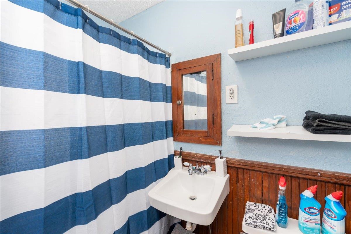 304 Amherst Street Manchester, NH 03104 - Photo 8 of 49