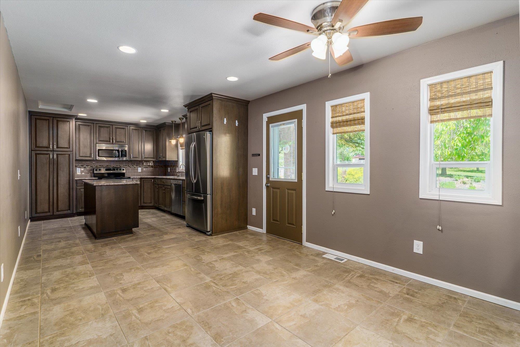 6219 South Chapman Road Greenacres, WA 99016 - Photo 8 of 45
