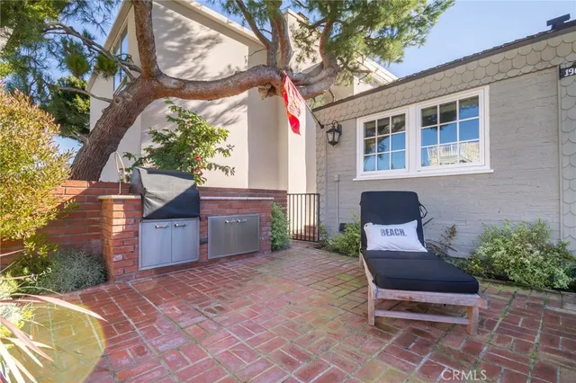 a wooden bench sitting in front of a building