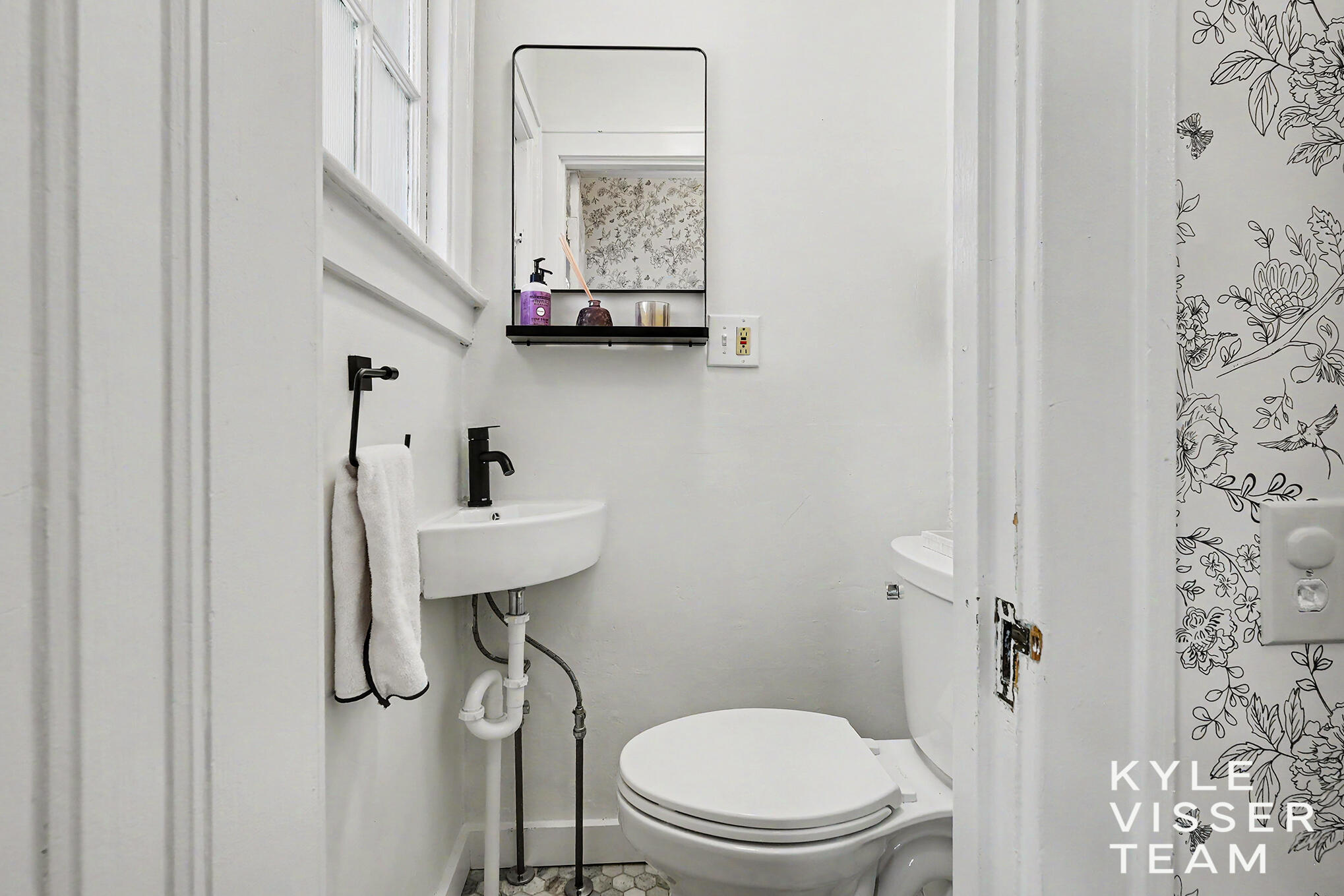 1415 Fisk Road Southeast Grand Rapids, MI 49506 - Photo 12 of 31 Half Bath