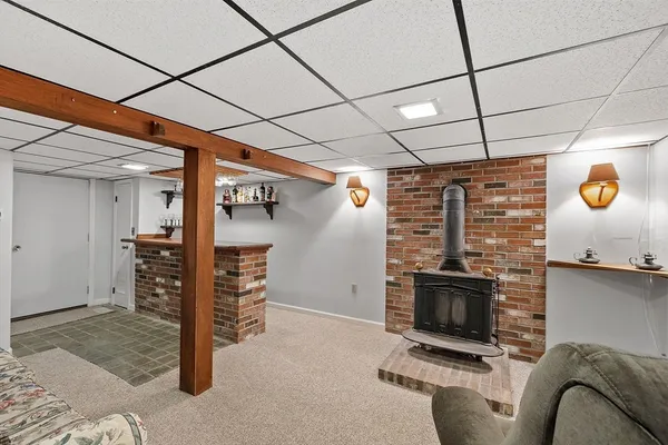 a view of livingroom with furniture