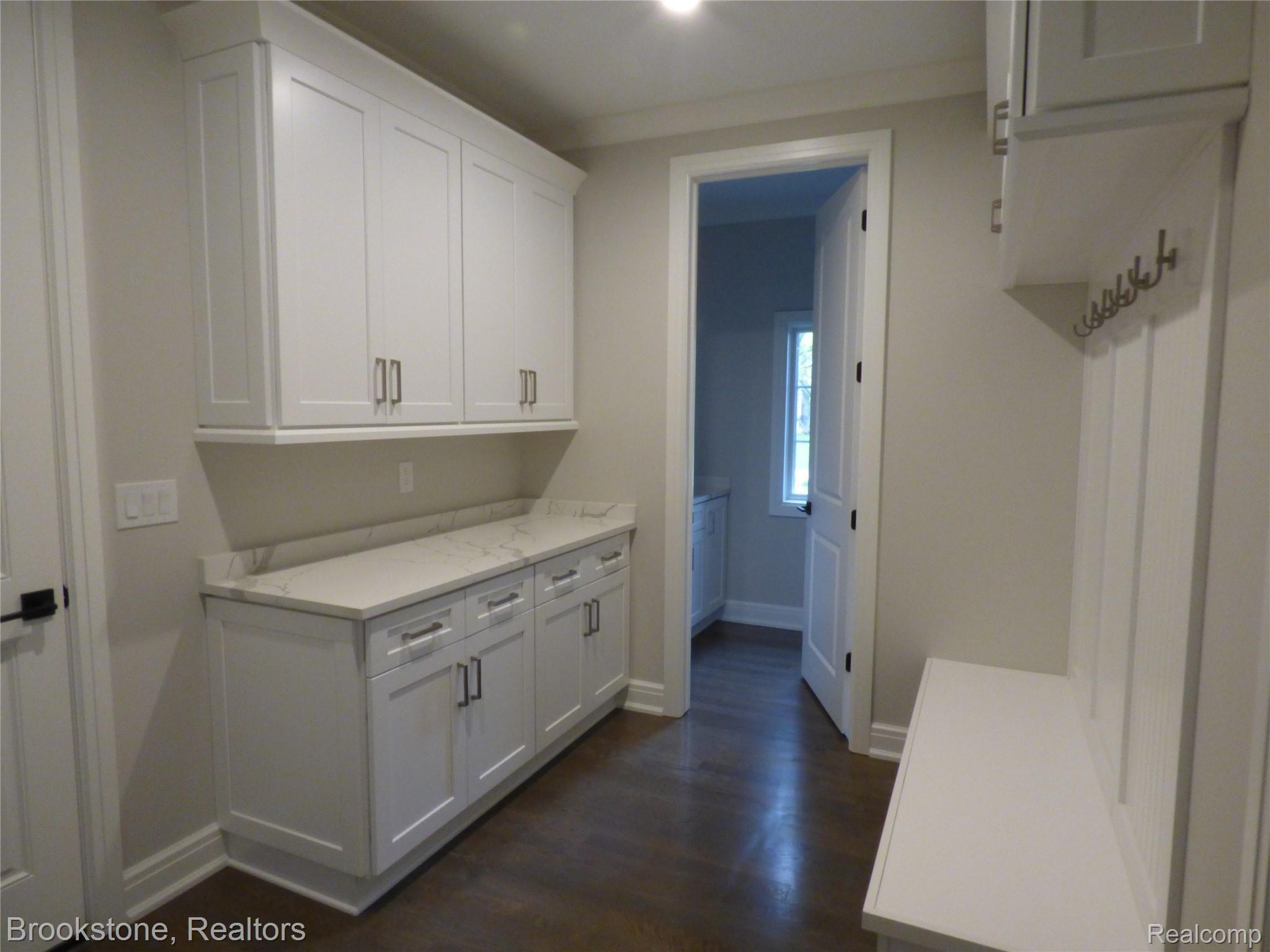 4570 Pickering Road Bloomfield Hills, MI 48301 - Photo 17 of 17 All interior pics are of similar previous property.