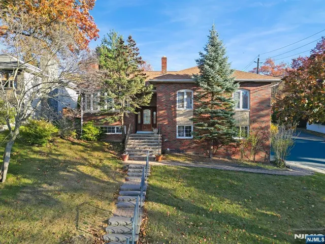 a front view of house with yard