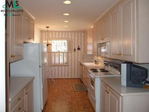 350 Stephens Road Grosse Pointe, MI 48236 - Photo 3 of 12 693627-2.JPG