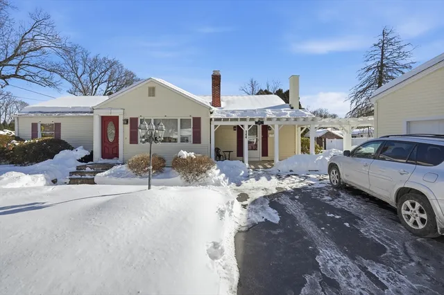 $335,000 | 144 River Road, Agawam, MA 01001