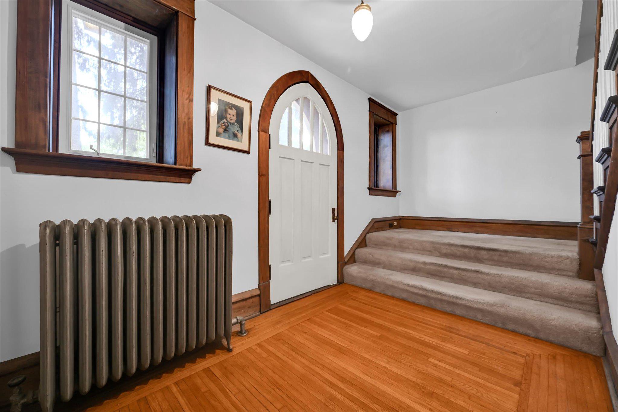 502 Friedensburg Road Reading, PA 19606 - Photo 3 of 42 Foyer