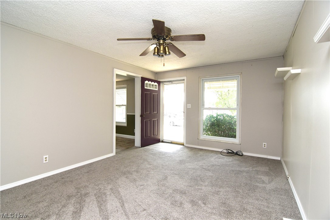 559 Baldwin Road Akron, OH 44312 - Photo 2 of 25 Living Room