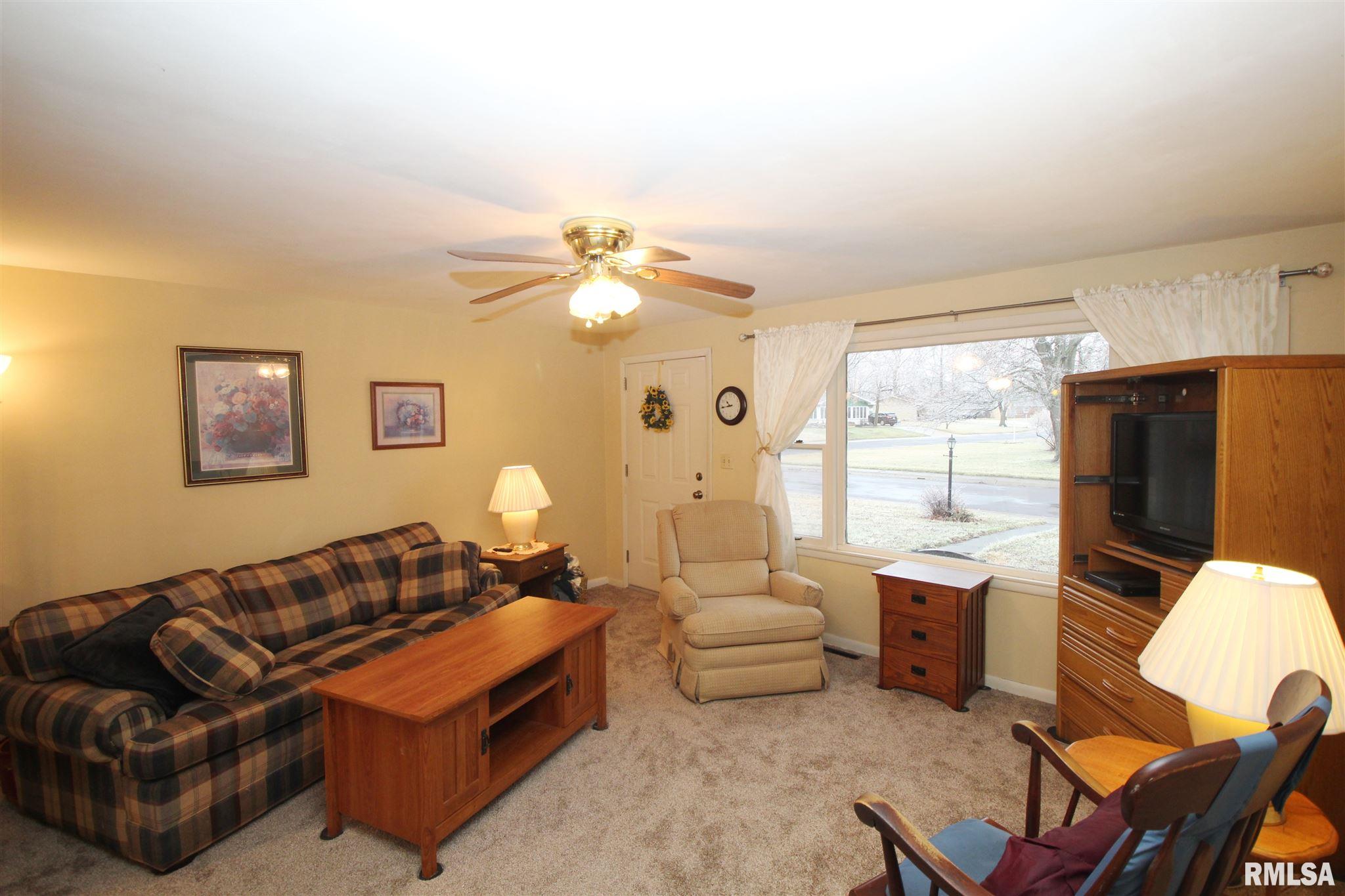 501 Devonshire Road Washington, IL 61571 - Photo 4 of 31 Gallery Image 4