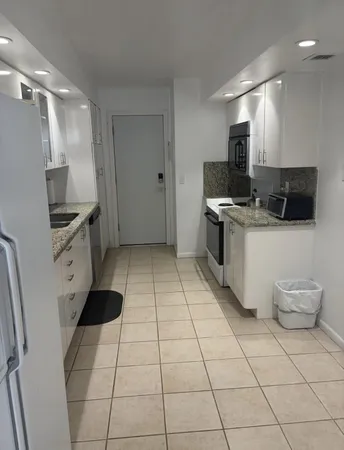 $3,500 | 1880 South Ocean Drive, Unit 308, Hallandale Beach, FL 33009