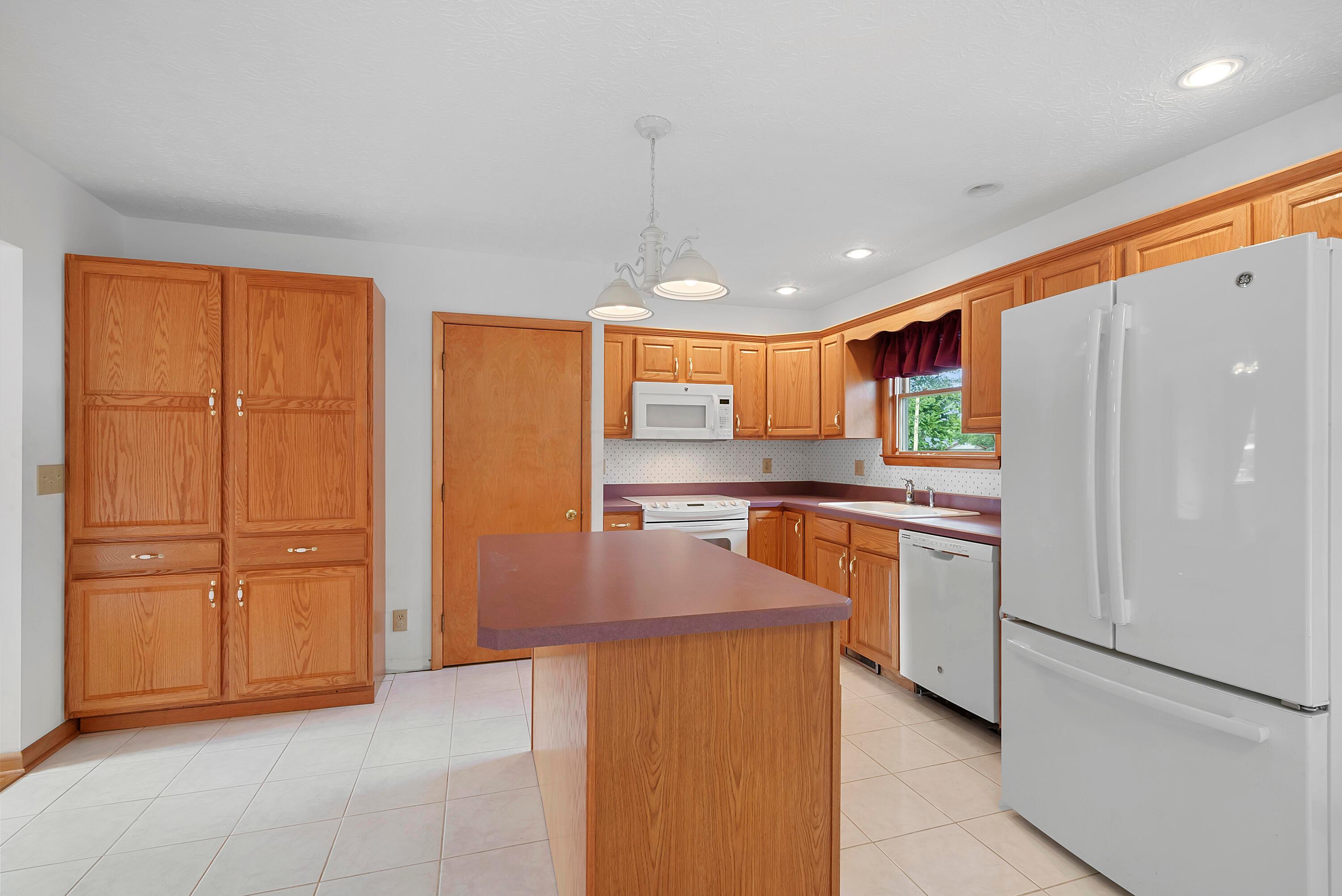 5500 Ebright Road Groveport, OH 43125 - Photo 8 of 55 Kitchen