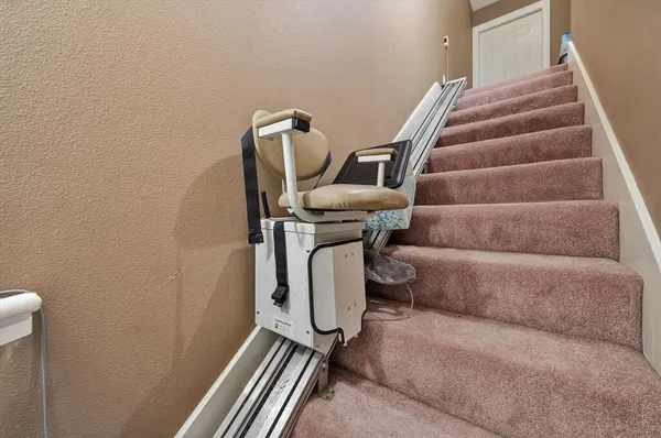 a view of entryway with workspace