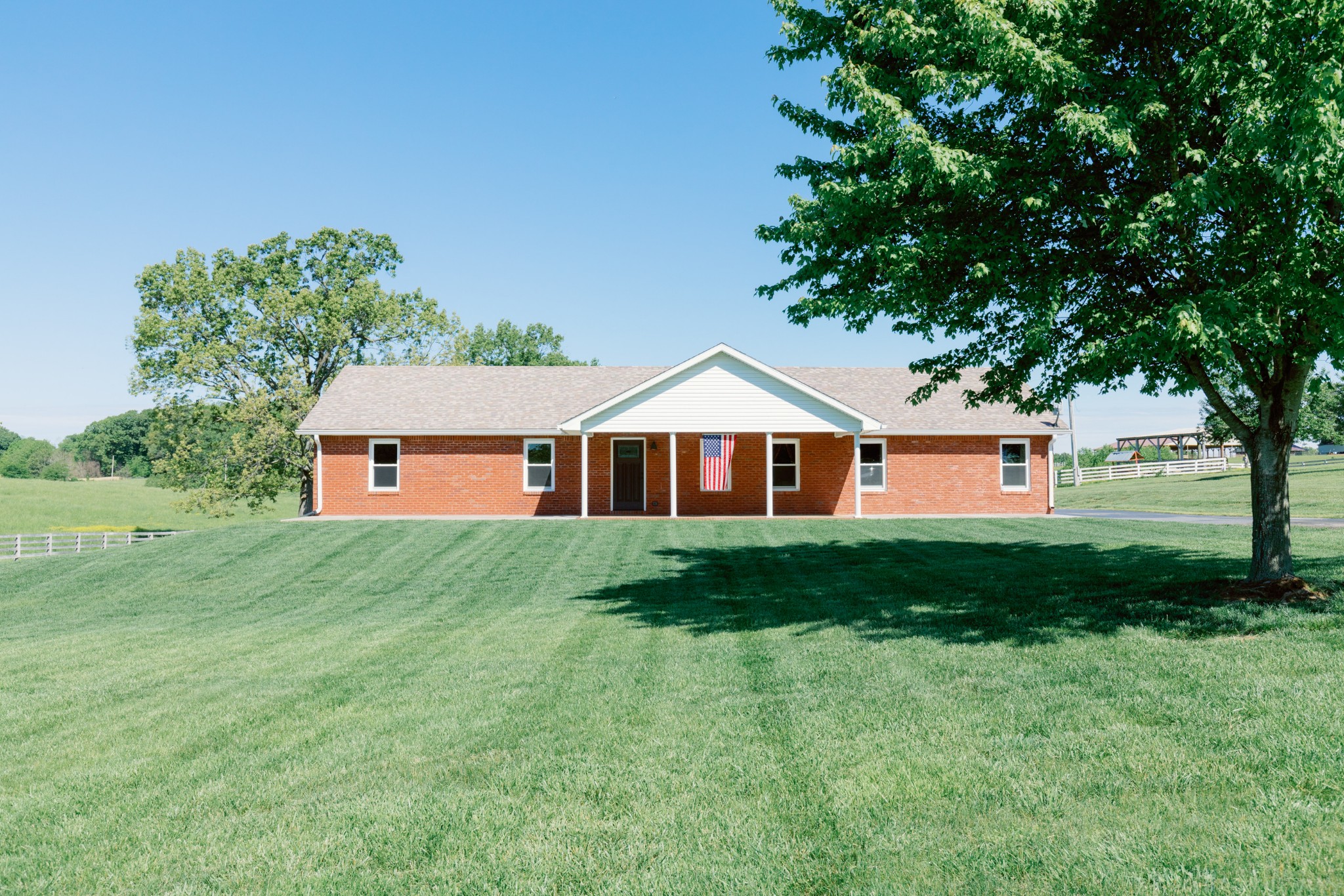 6022 Wayman Dunn Road Springfield, TN 37172 - Photo 2 of 35 a front view of a house with garden