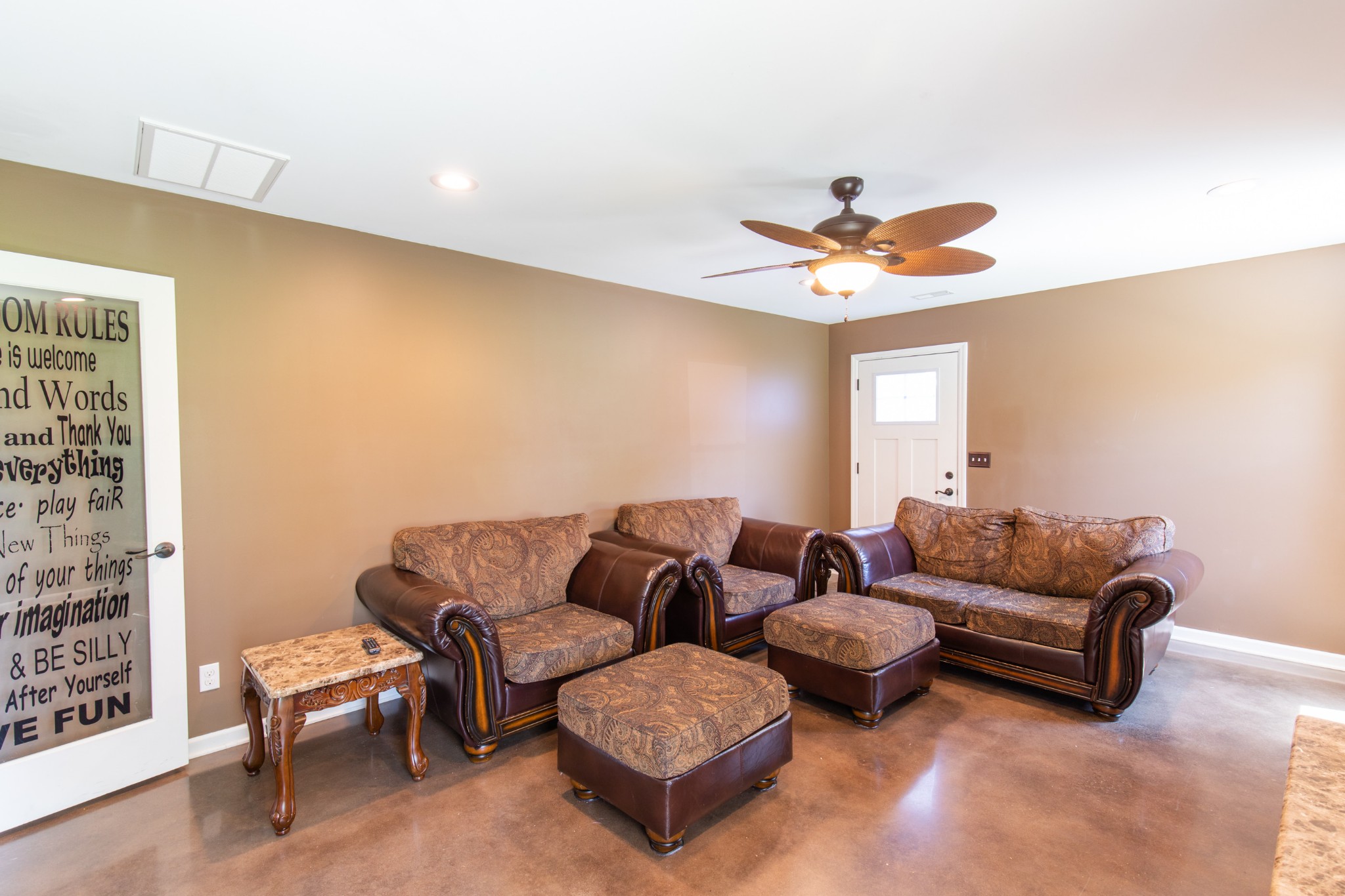 6022 Wayman Dunn Road Springfield, TN 37172 - Photo 13 of 35 a living room with furniture a couch and a ceiling fan