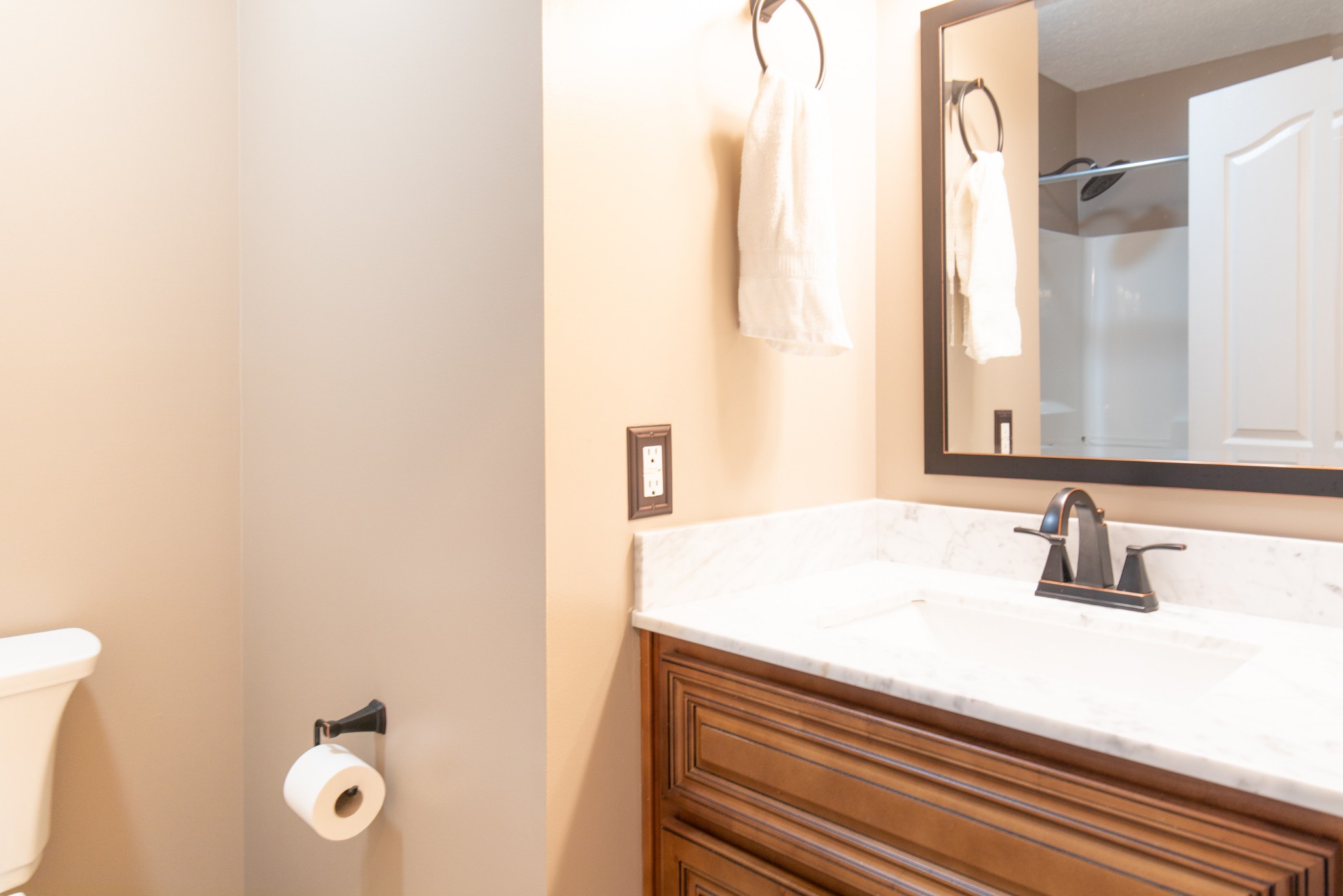 6022 Wayman Dunn Road Springfield, TN 37172 - Photo 29 of 35 a bathroom with a sink and a mirror