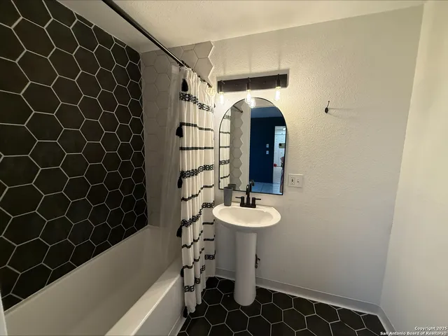 $1,500 | 159 Star, Pipe Creek, TX 78063