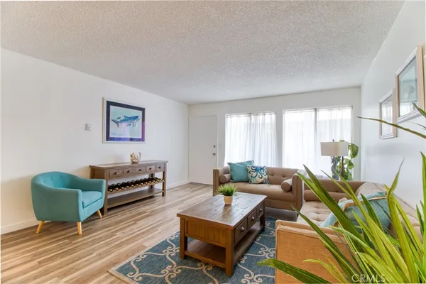 $1,895 | 5500 Ackerfield Avenue, Unit 307, Long Beach, CA 90805
