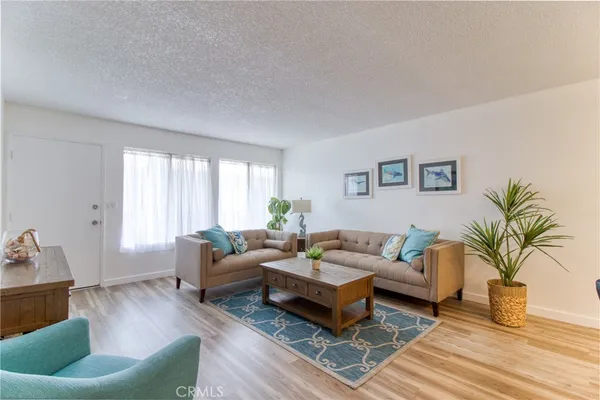 $1,895 | 5500 Ackerfield Avenue, Unit 307, Long Beach, CA 90805