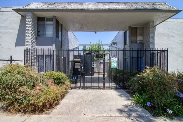 $1,895 | 5500 Ackerfield Avenue, Unit 307, Long Beach, CA 90805