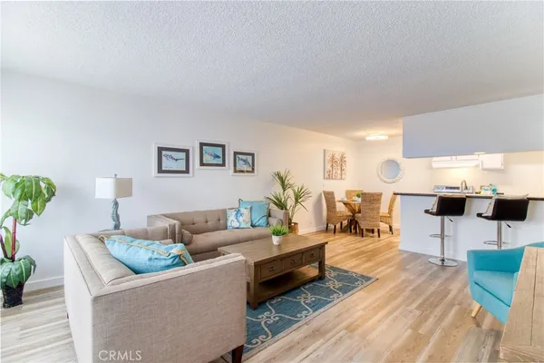 $1,895 | 5500 Ackerfield Avenue, Unit 307, Long Beach, CA 90805