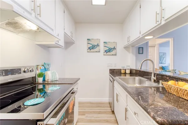 $1,895 | 5500 Ackerfield Avenue, Unit 307, Long Beach, CA 90805