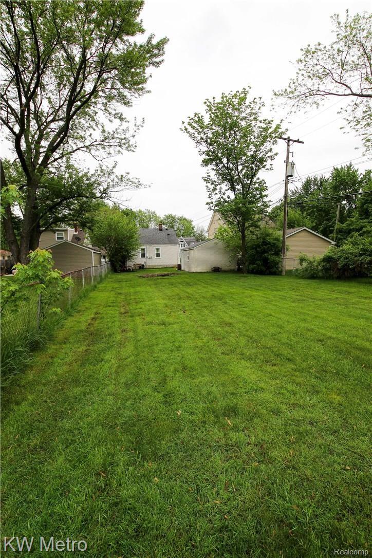 2726 Columbia Road Berkley, MI 48072 - Photo 37 of 38 IMG_1436.jpg