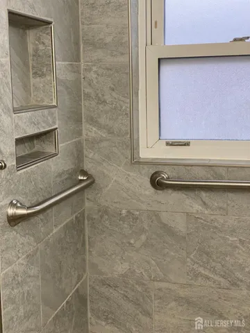 $1,800 | 161 Evergreen Road, Unit 13A, Edison, NJ 08837