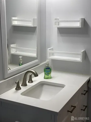 $1,800 | 161 Evergreen Road, Unit 13A, Edison, NJ 08837