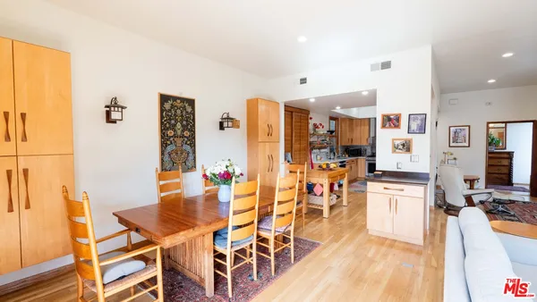 $19,000 | 2512 Grand Canal, Venice, CA 90291