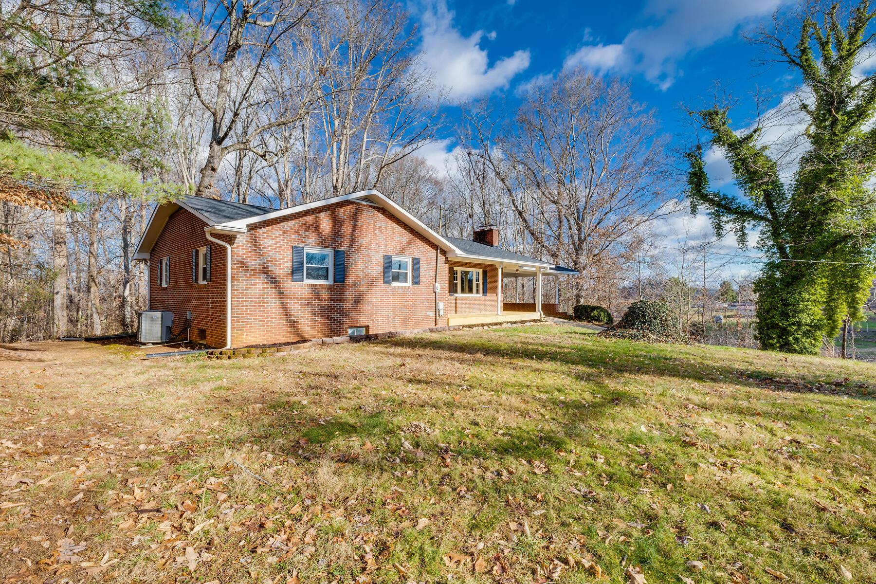 4016 Old Jonesborough Road Jonesborough, TN 37659 - Photo 2 of 41 002