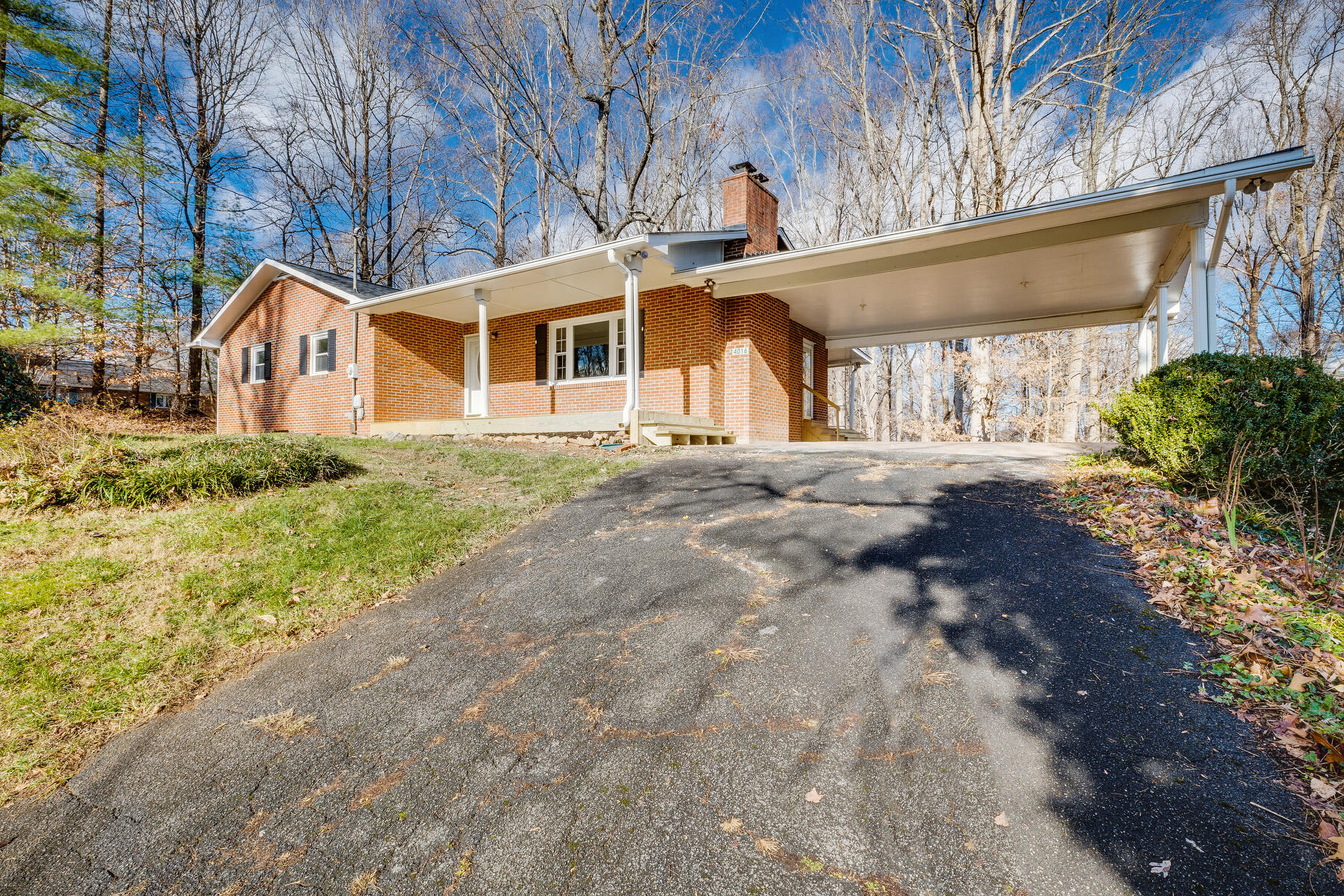 4016 Old Jonesborough Road Jonesborough, TN 37659 - Photo 3 of 41 003