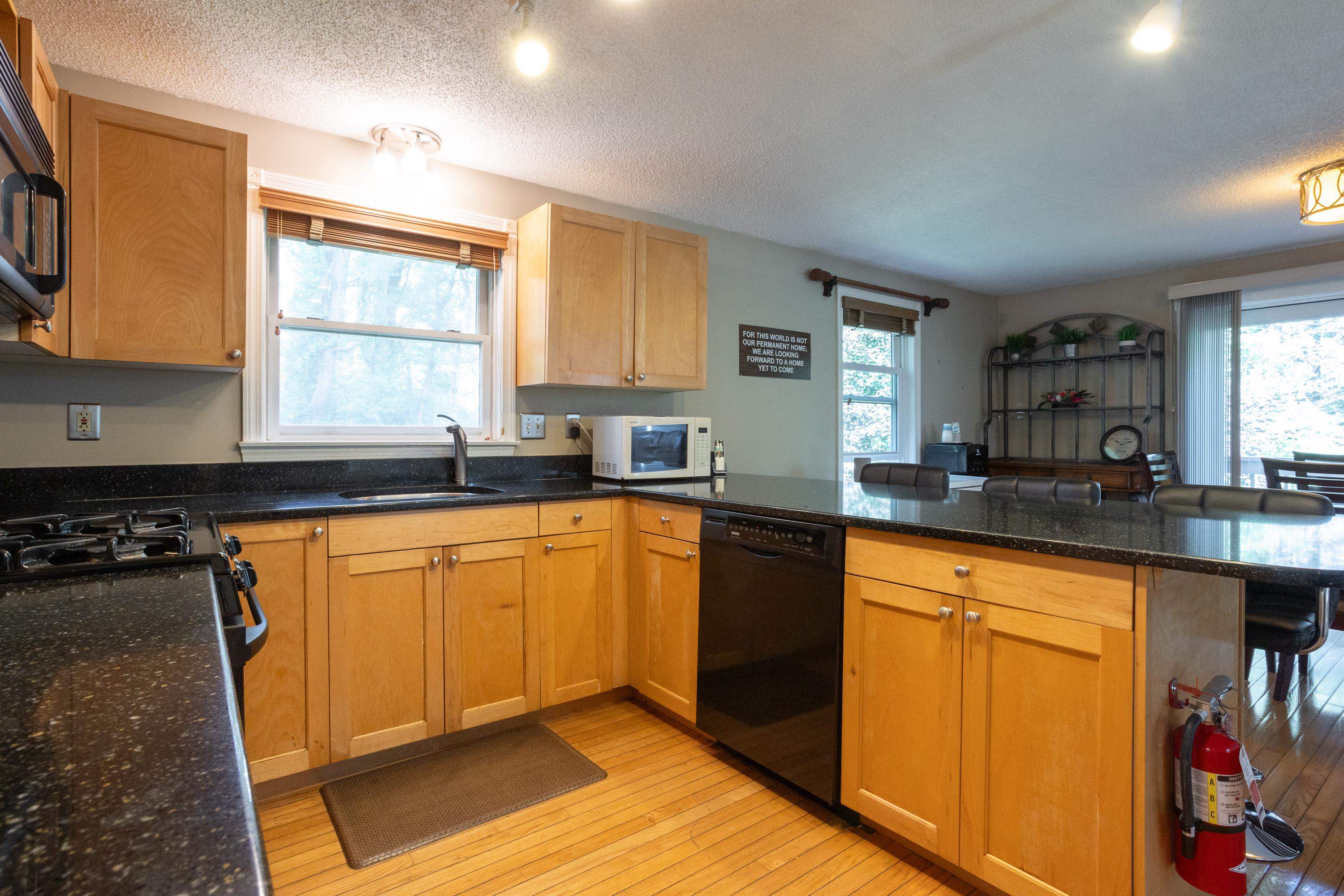 319 Fox Run Road Hudson, NH 03051 - Photo 13 of 58